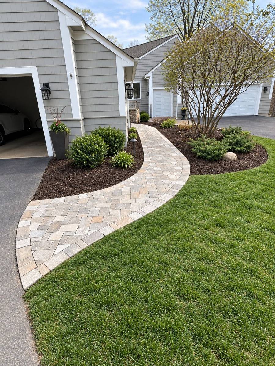 Curved Front Walk, photo 3
