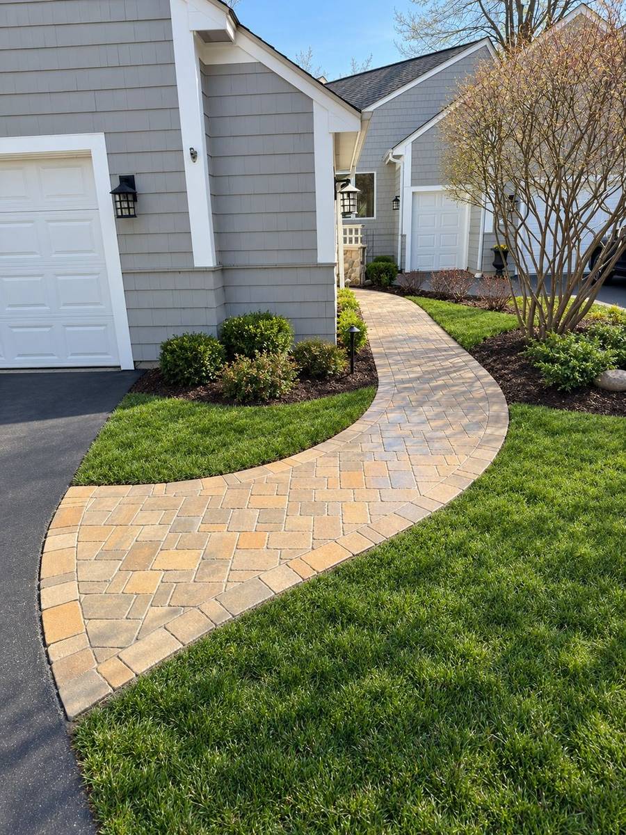 Curved Front Walk, photo 2